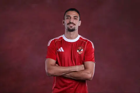 الأهلي يعلن تمديد عقد طاهر محمد طاهر حتى 2029